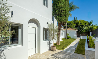 Villa española con interior moderno y un gran jardín en venta en la Nueva Milla de Oro en Benahavís entre Marbella y Estepona 804849 