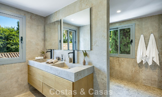 Villa española con interior moderno y un gran jardín en venta en la Nueva Milla de Oro en Benahavís entre Marbella y Estepona 804851 