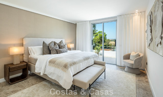 Villa española con interior moderno y un gran jardín en venta en la Nueva Milla de Oro en Benahavís entre Marbella y Estepona 804853 