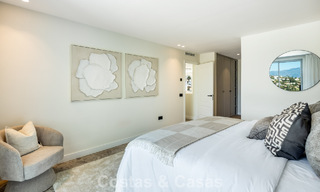 Villa española con interior moderno y un gran jardín en venta en la Nueva Milla de Oro en Benahavís entre Marbella y Estepona 804854 