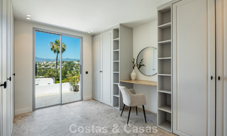 Villa española con interior moderno y un gran jardín en venta en la Nueva Milla de Oro en Benahavís entre Marbella y Estepona 804855 