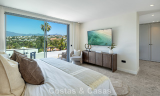 Villa española con interior moderno y un gran jardín en venta en la Nueva Milla de Oro en Benahavís entre Marbella y Estepona 804857 