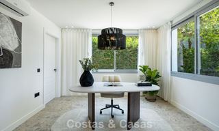 Villa española con interior moderno y un gran jardín en venta en la Nueva Milla de Oro en Benahavís entre Marbella y Estepona 804859 