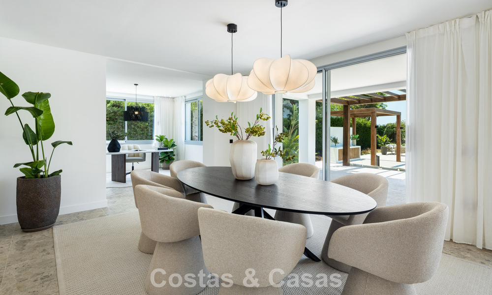 Villa española con interior moderno y un gran jardín en venta en la Nueva Milla de Oro en Benahavís entre Marbella y Estepona 804861