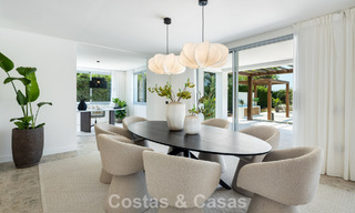 Villa española con interior moderno y un gran jardín en venta en la Nueva Milla de Oro en Benahavís entre Marbella y Estepona 804861 