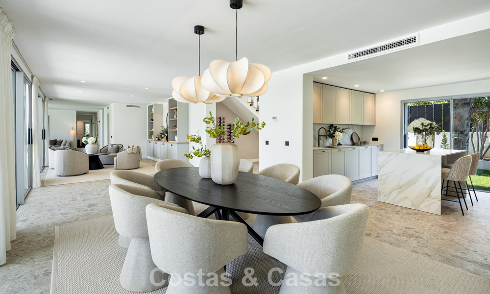 Villa española con interior moderno y un gran jardín en venta en la Nueva Milla de Oro en Benahavís entre Marbella y Estepona 804862
