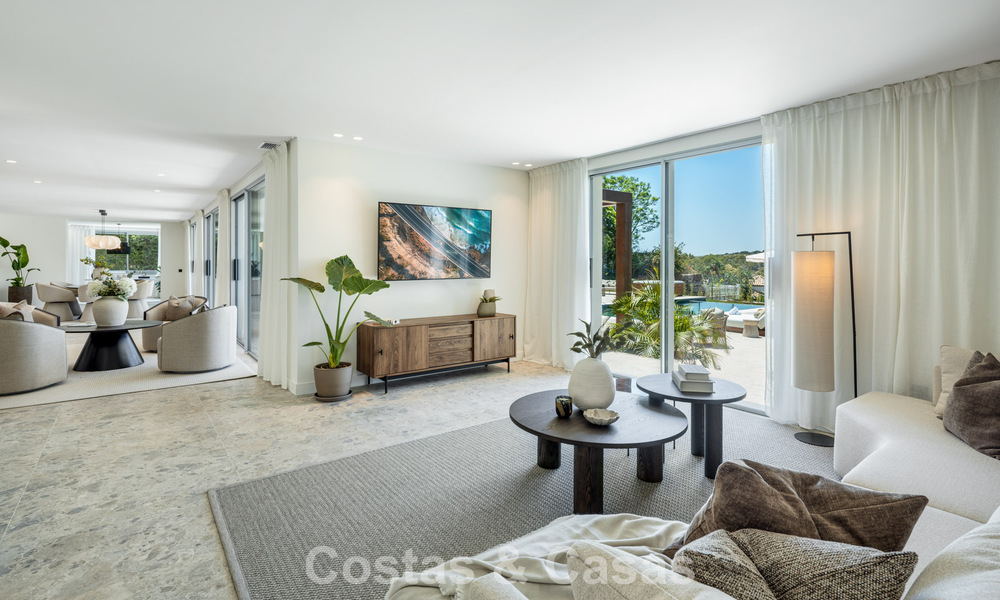 Villa española con interior moderno y un gran jardín en venta en la Nueva Milla de Oro en Benahavís entre Marbella y Estepona 804867