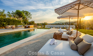 Villa española con interior moderno y un gran jardín en venta en la Nueva Milla de Oro en Benahavís entre Marbella y Estepona 804870 