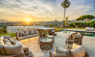 Villa española con interior moderno y un gran jardín en venta en la Nueva Milla de Oro en Benahavís entre Marbella y Estepona 804871 