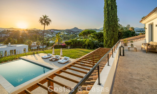 Villa española con interior moderno y un gran jardín en venta en la Nueva Milla de Oro en Benahavís entre Marbella y Estepona 804877 