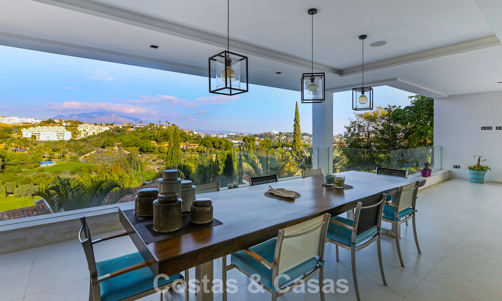 Exclusiva villa con vistas panorámicas al mar en venta en Los Flamingos, resort de golf de 5 estrellas en Marbella - Benahavís 804754