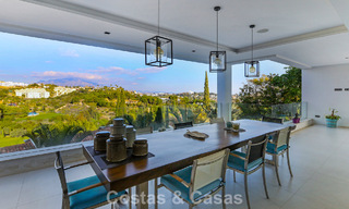 Exclusiva villa con vistas panorámicas al mar en venta en Los Flamingos, resort de golf de 5 estrellas en Marbella - Benahavís 804754 