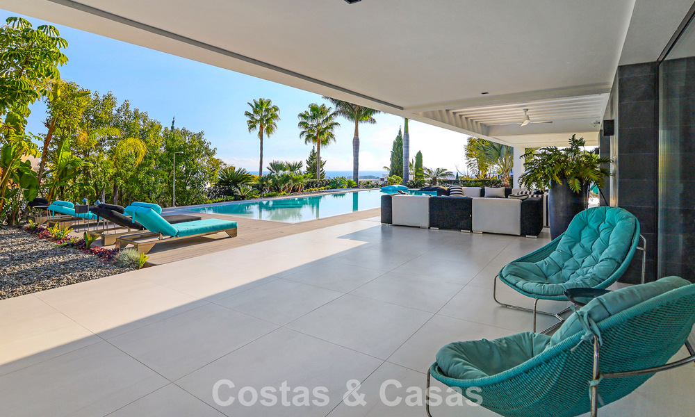 Exclusiva villa con vistas panorámicas al mar en venta en Los Flamingos, resort de golf de 5 estrellas en Marbella - Benahavís 804755
