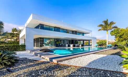 Exclusiva villa con vistas panorámicas al mar en venta en Los Flamingos, resort de golf de 5 estrellas en Marbella - Benahavís 804756