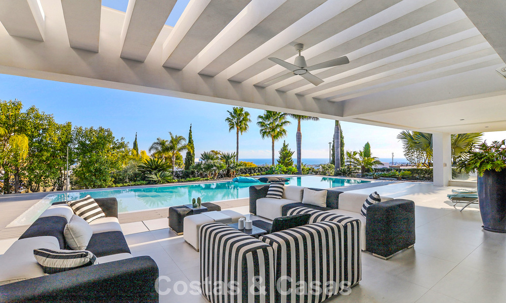 Exclusiva villa con vistas panorámicas al mar en venta en Los Flamingos, resort de golf de 5 estrellas en Marbella - Benahavís 804758