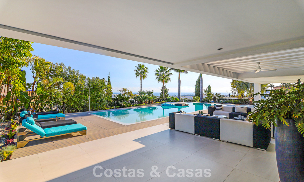 Exclusiva villa con vistas panorámicas al mar en venta en Los Flamingos, resort de golf de 5 estrellas en Marbella - Benahavís 804759