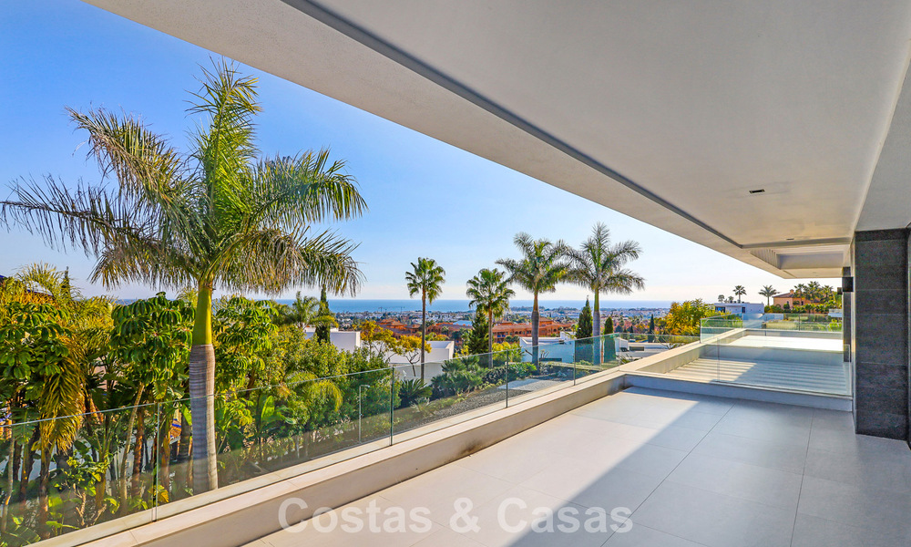 Exclusiva villa con vistas panorámicas al mar en venta en Los Flamingos, resort de golf de 5 estrellas en Marbella - Benahavís 804760
