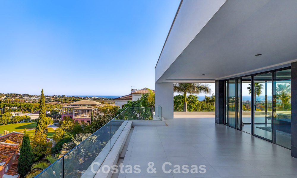 Exclusiva villa con vistas panorámicas al mar en venta en Los Flamingos, resort de golf de 5 estrellas en Marbella - Benahavís 804761