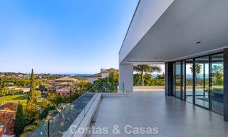 Exclusiva villa con vistas panorámicas al mar en venta en Los Flamingos, resort de golf de 5 estrellas en Marbella - Benahavís 804761 