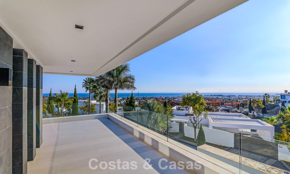 Exclusiva villa con vistas panorámicas al mar en venta en Los Flamingos, resort de golf de 5 estrellas en Marbella - Benahavís 804762