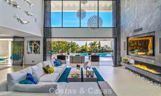 Exclusiva villa con vistas panorámicas al mar en venta en Los Flamingos, resort de golf de 5 estrellas en Marbella - Benahavís 804765 