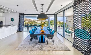 Exclusiva villa con vistas panorámicas al mar en venta en Los Flamingos, resort de golf de 5 estrellas en Marbella - Benahavís 804768 