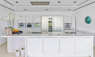 Exclusiva villa con vistas panorámicas al mar en venta en Los Flamingos, resort de golf de 5 estrellas en Marbella - Benahavís 804769 