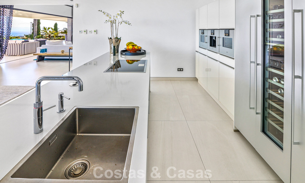 Exclusiva villa con vistas panorámicas al mar en venta en Los Flamingos, resort de golf de 5 estrellas en Marbella - Benahavís 804771