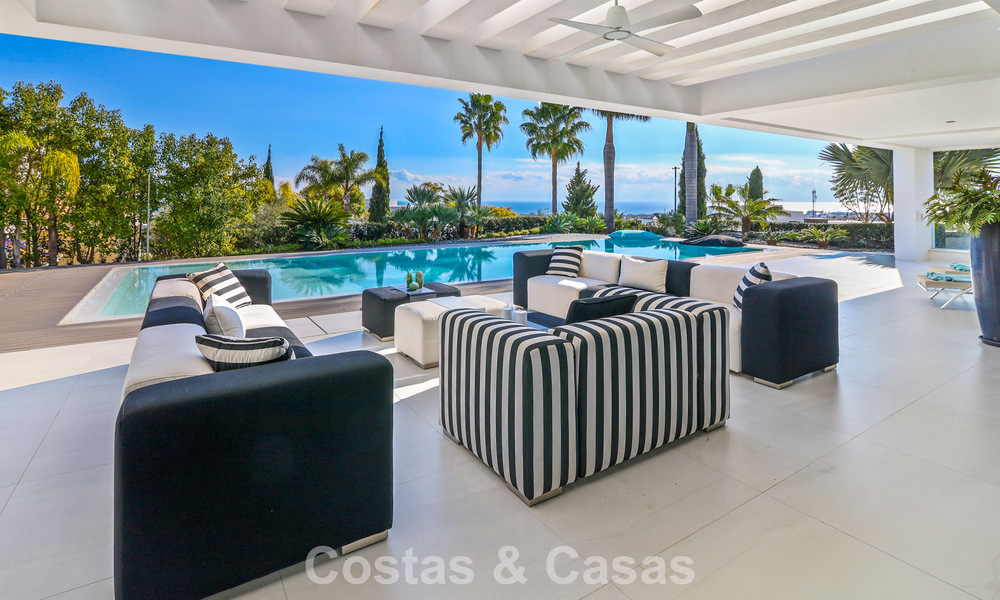 Exclusiva villa con vistas panorámicas al mar en venta en Los Flamingos, resort de golf de 5 estrellas en Marbella - Benahavís 804774