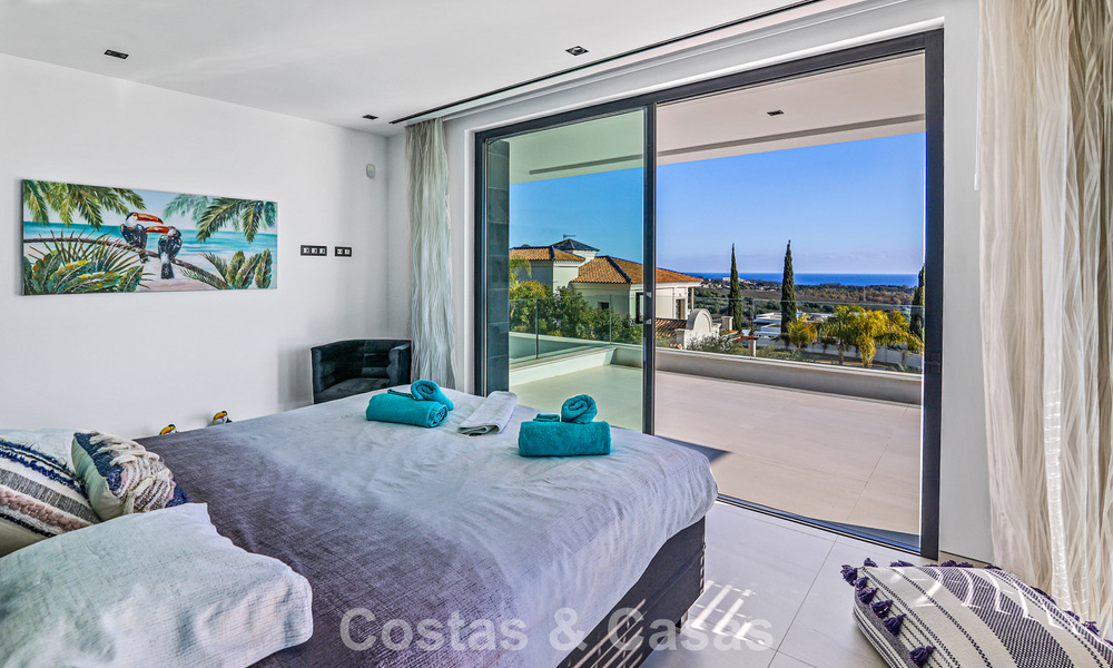 Exclusiva villa con vistas panorámicas al mar en venta en Los Flamingos, resort de golf de 5 estrellas en Marbella - Benahavís 804779