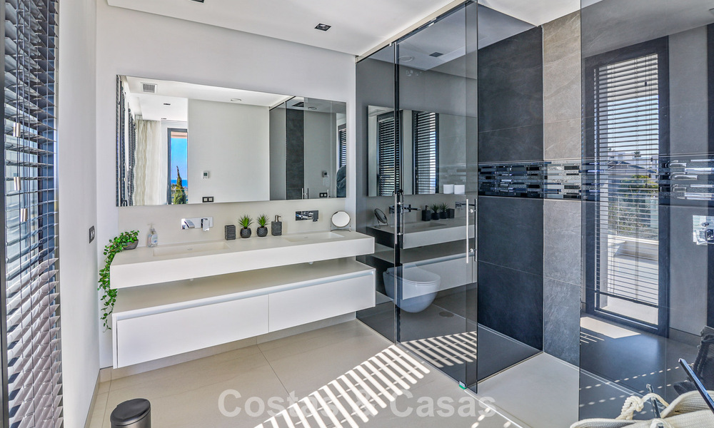 Exclusiva villa con vistas panorámicas al mar en venta en Los Flamingos, resort de golf de 5 estrellas en Marbella - Benahavís 804780