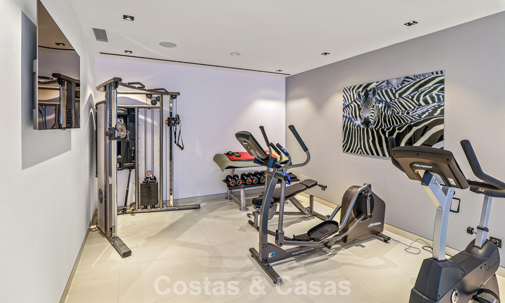 Exclusiva villa con vistas panorámicas al mar en venta en Los Flamingos, resort de golf de 5 estrellas en Marbella - Benahavís 804786