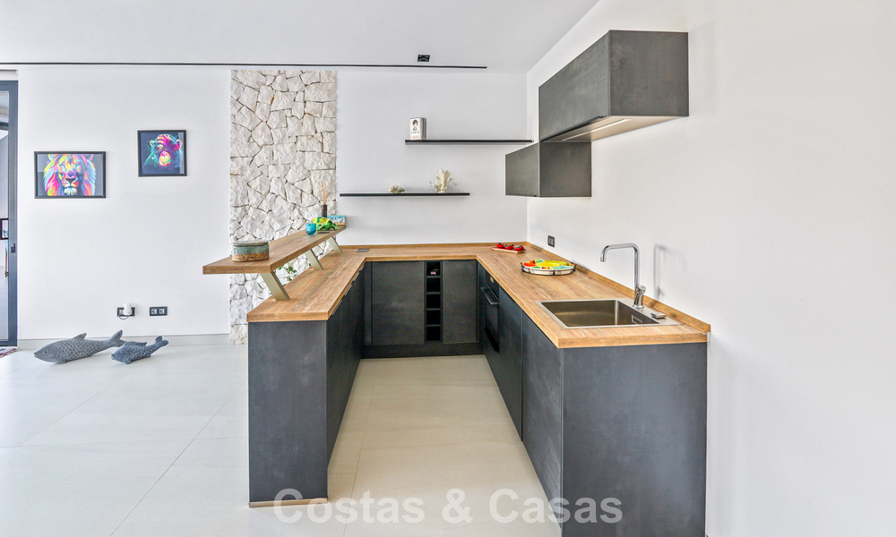 Exclusiva villa con vistas panorámicas al mar en venta en Los Flamingos, resort de golf de 5 estrellas en Marbella - Benahavís 804788
