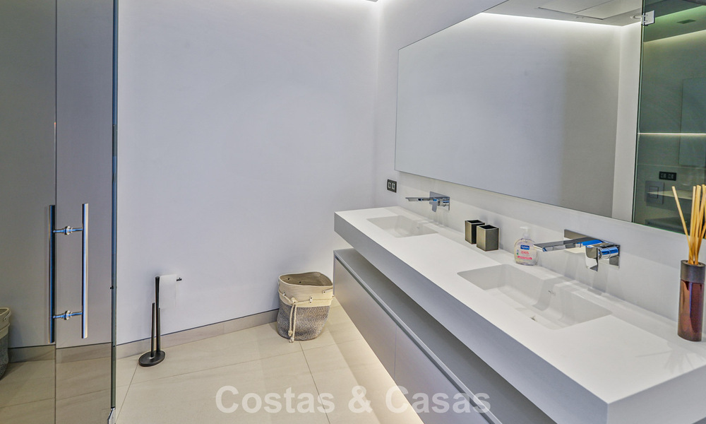 Exclusiva villa con vistas panorámicas al mar en venta en Los Flamingos, resort de golf de 5 estrellas en Marbella - Benahavís 804795