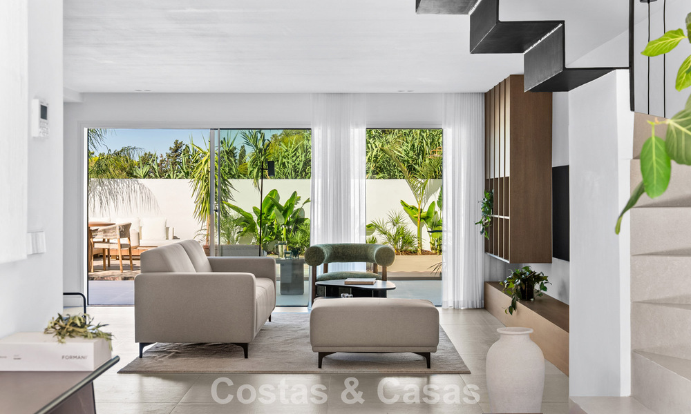Elegante casa adosada reformada con piscina privada en venta en Nueva Andalucía, Marbella 804907