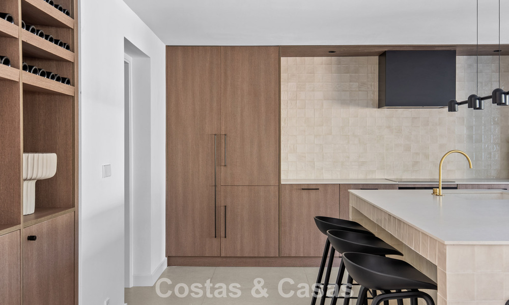 Elegante casa adosada reformada con piscina privada en venta en Nueva Andalucía, Marbella 804908