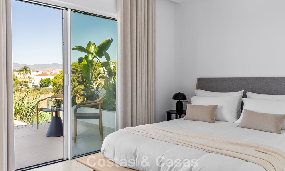 Elegante casa adosada reformada con piscina privada en venta en Nueva Andalucía, Marbella 804912
