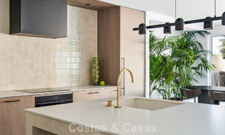 Elegante casa adosada reformada con piscina privada en venta en Nueva Andalucía, Marbella 804914 