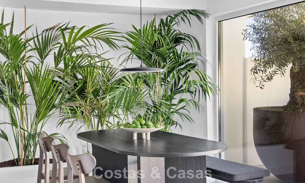 Elegante casa adosada reformada con piscina privada en venta en Nueva Andalucía, Marbella 804915
