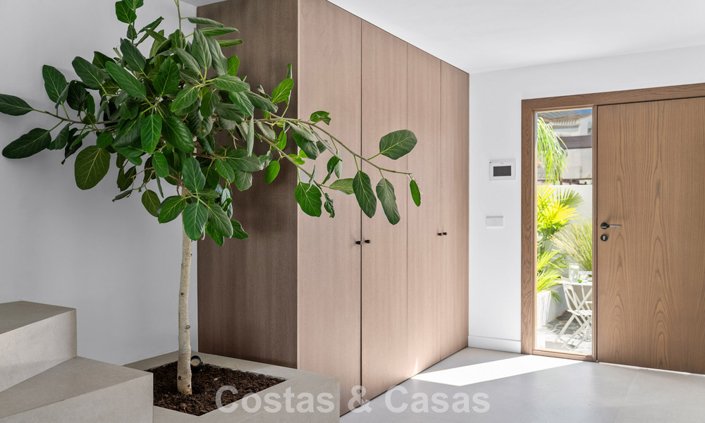 Elegante casa adosada reformada con piscina privada en venta en Nueva Andalucía, Marbella 804916