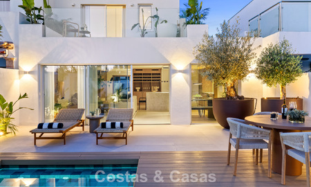 Elegante casa adosada reformada con piscina privada en venta en Nueva Andalucía, Marbella 804919