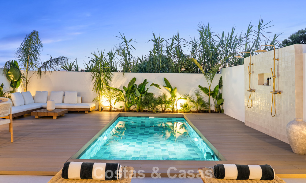 Elegante casa adosada reformada con piscina privada en venta en Nueva Andalucía, Marbella 804921