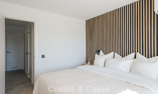 Adosado contemporáneo reformado con vistas al golf y al mar en venta en la New Golden Mile, Marbella - Estepona 804933 