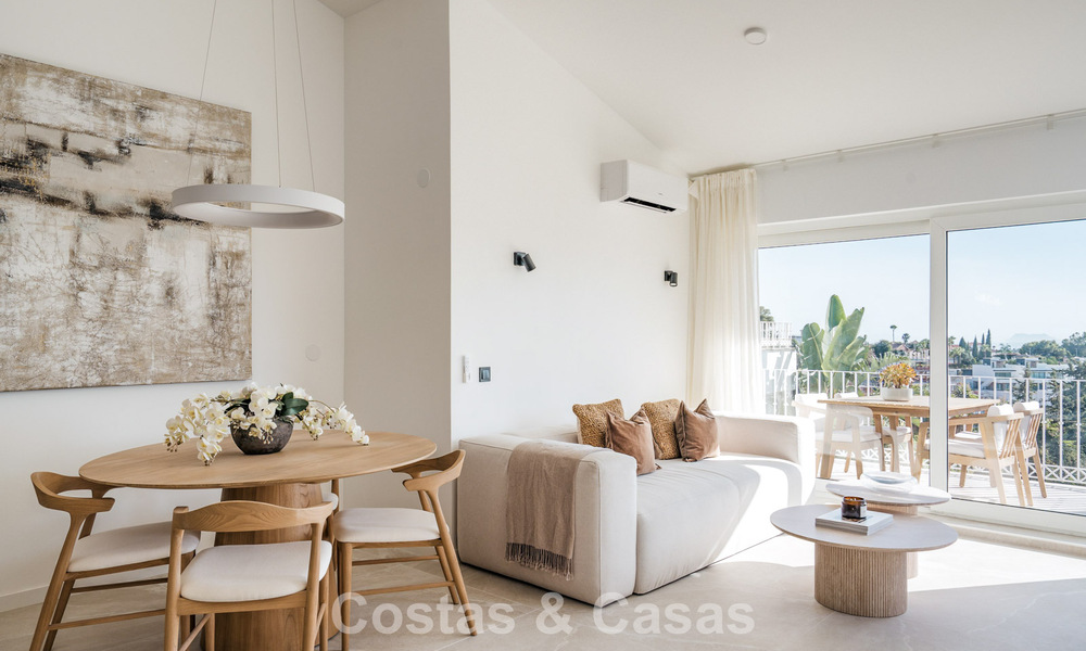 Adosado contemporáneo reformado con vistas al golf y al mar en venta en la New Golden Mile, Marbella - Estepona 804940