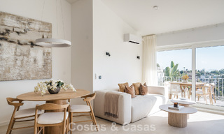 Adosado contemporáneo reformado con vistas al golf y al mar en venta en la New Golden Mile, Marbella - Estepona 804940 