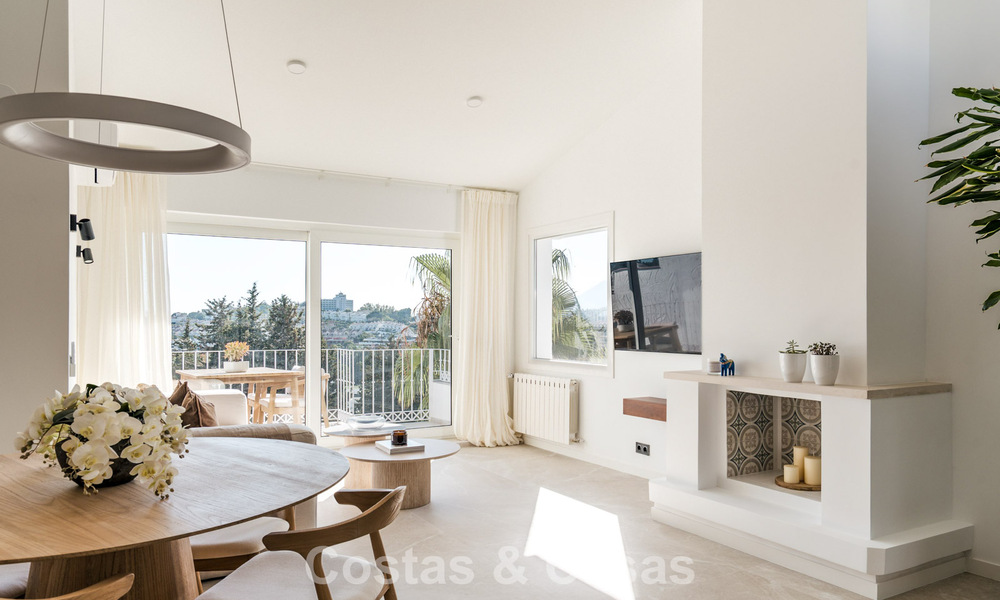 Adosado contemporáneo reformado con vistas al golf y al mar en venta en la New Golden Mile, Marbella - Estepona 804941