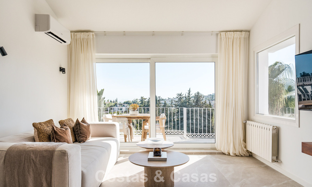 Adosado contemporáneo reformado con vistas al golf y al mar en venta en la New Golden Mile, Marbella - Estepona 804943
