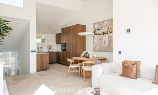 Adosado contemporáneo reformado con vistas al golf y al mar en venta en la New Golden Mile, Marbella - Estepona 804944 
