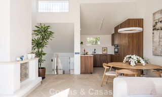 Adosado contemporáneo reformado con vistas al golf y al mar en venta en la New Golden Mile, Marbella - Estepona 804945 