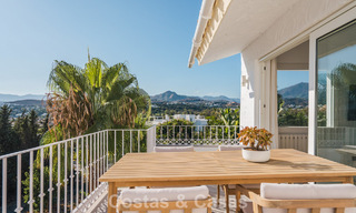 Adosado contemporáneo reformado con vistas al golf y al mar en venta en la New Golden Mile, Marbella - Estepona 804948 